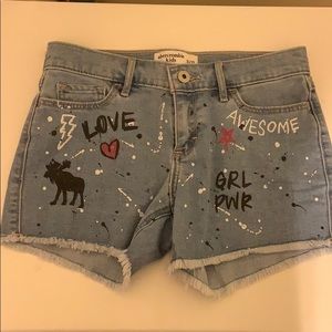 Splattered paint design denim shorts